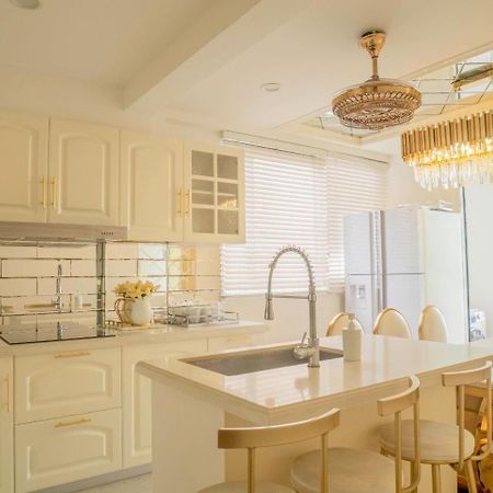 Beachfront Seaview Apartment 말레 외부 사진