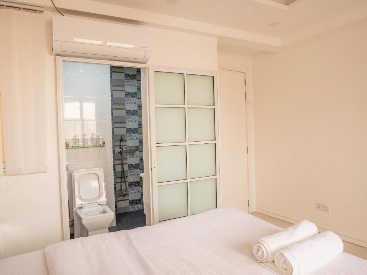 Beachfront Seaview Apartment 말레 외부 사진