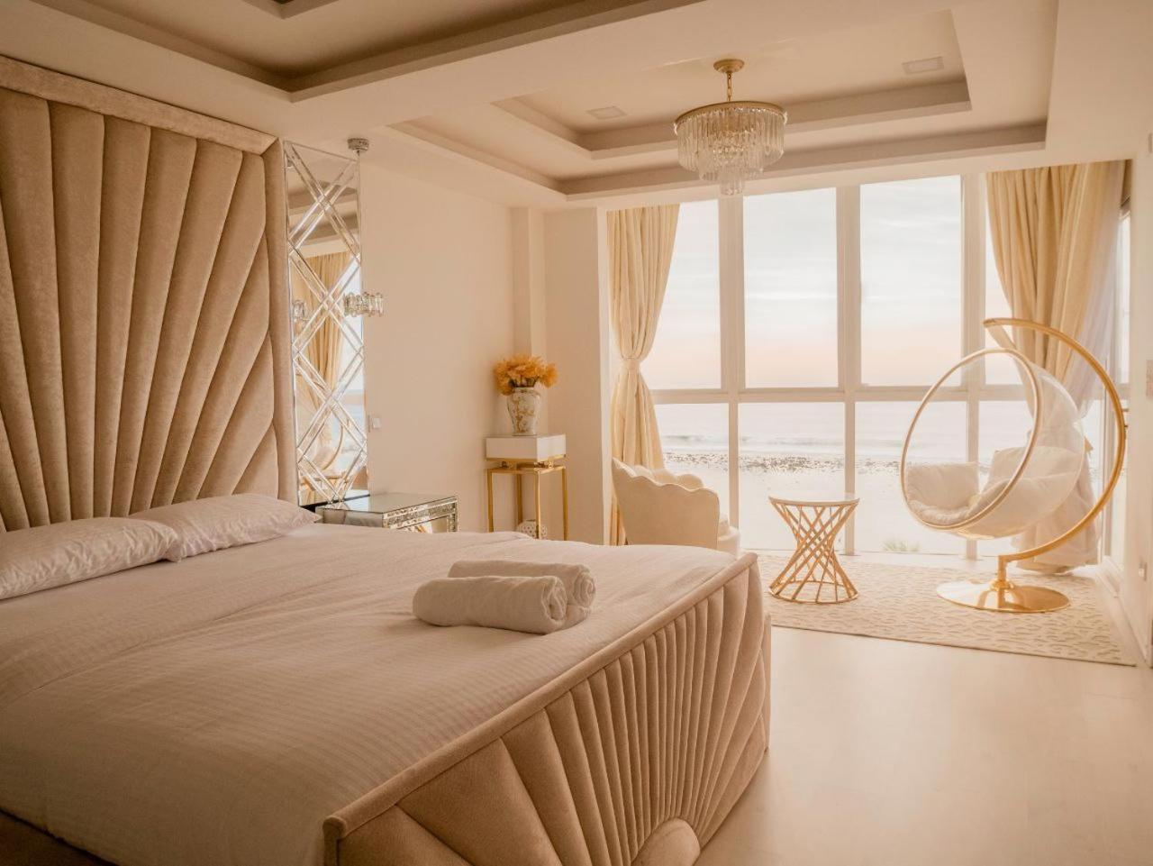 Beachfront Seaview Apartment 말레 외부 사진
