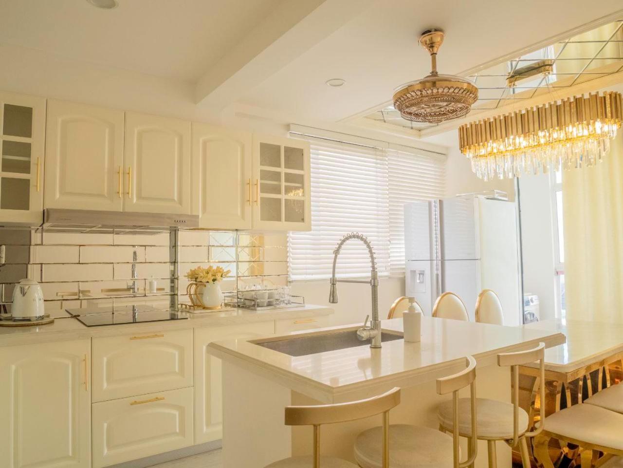 Beachfront Seaview Apartment 말레 외부 사진