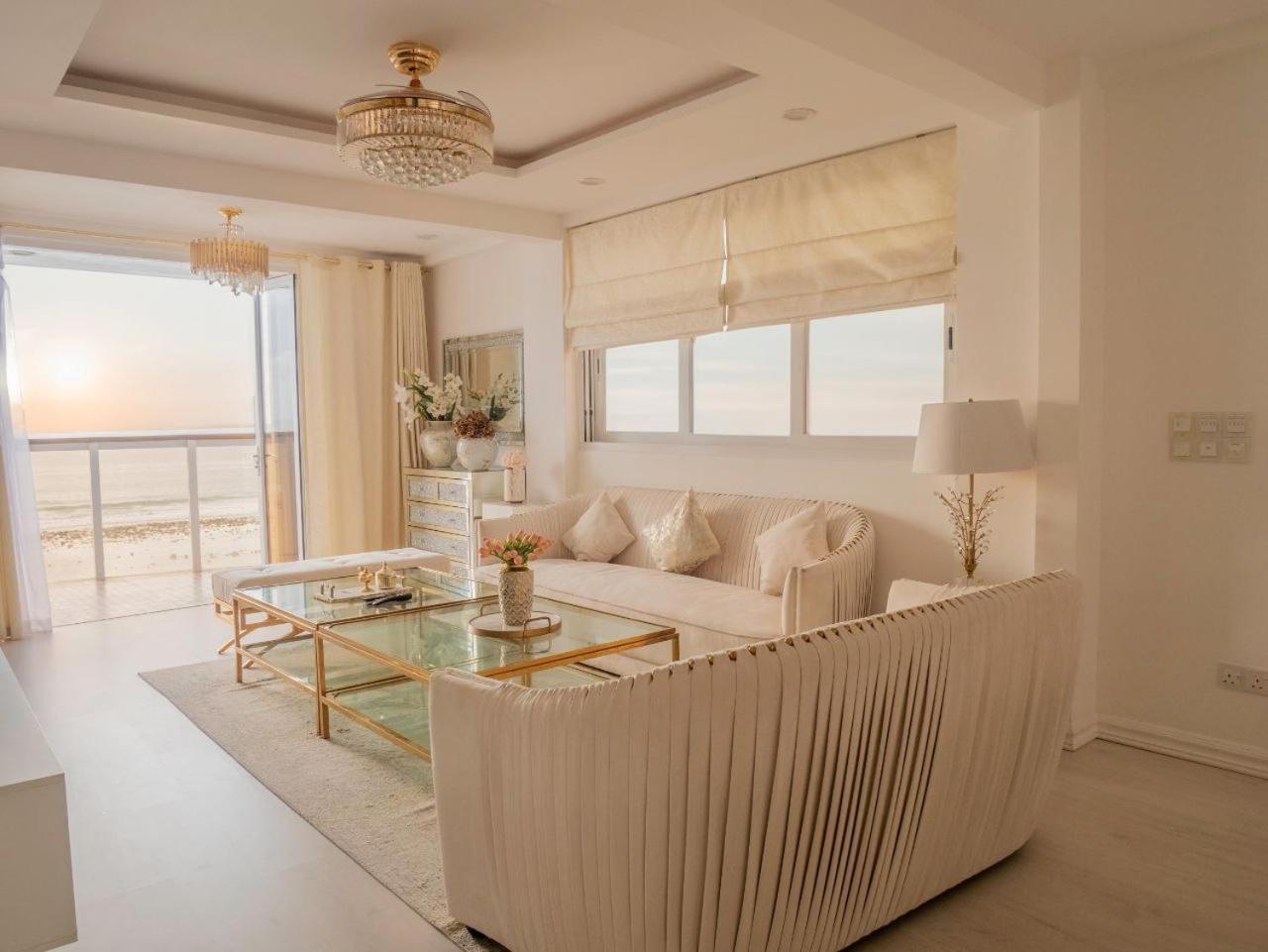 Beachfront Seaview Apartment 말레 외부 사진