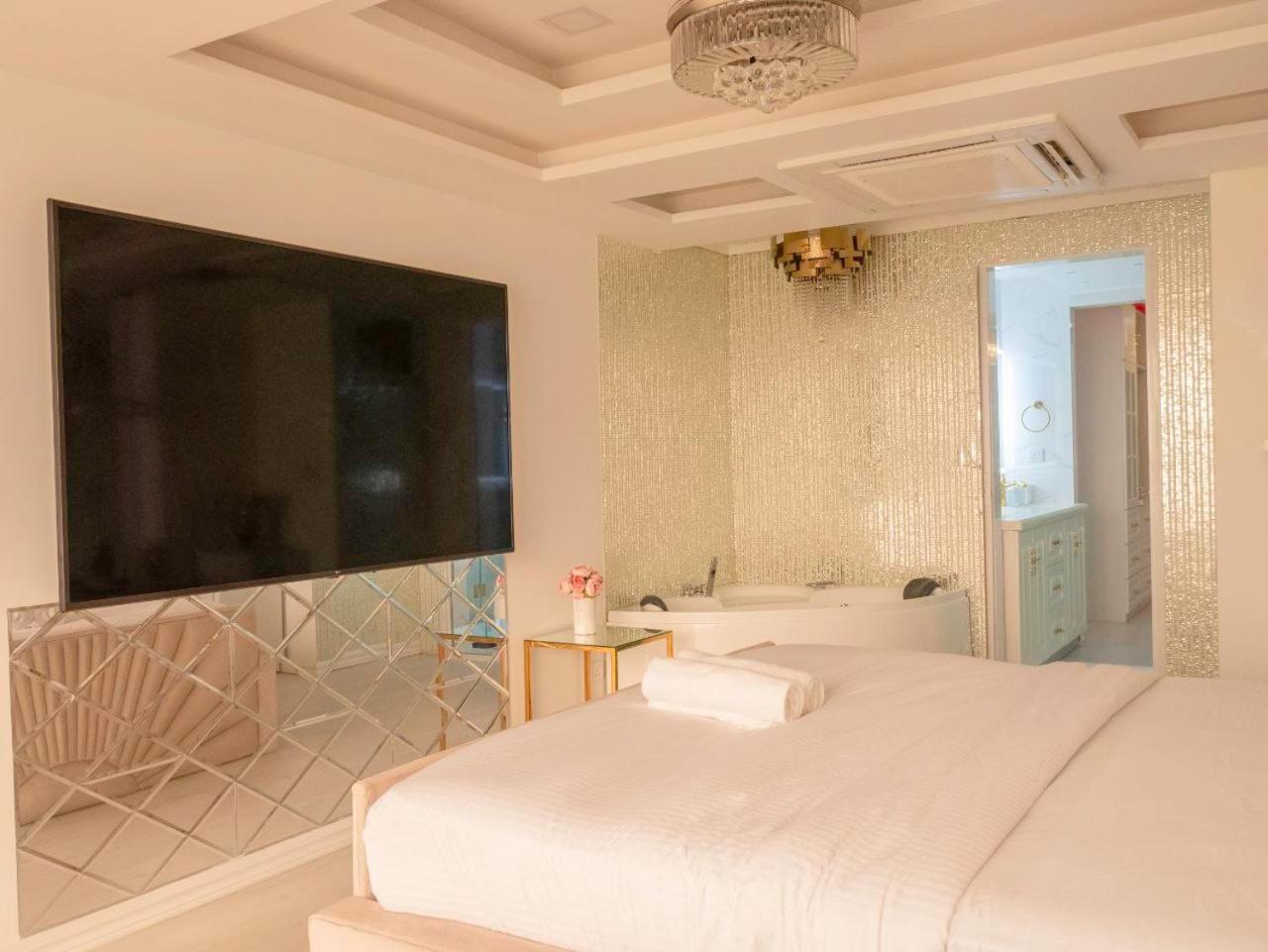 Beachfront Seaview Apartment 말레 외부 사진